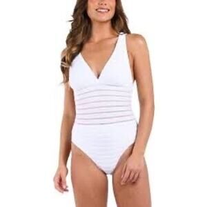 La Blanca Women’s Fluid Lines Cross Back White One Piece Swimsuit🌼